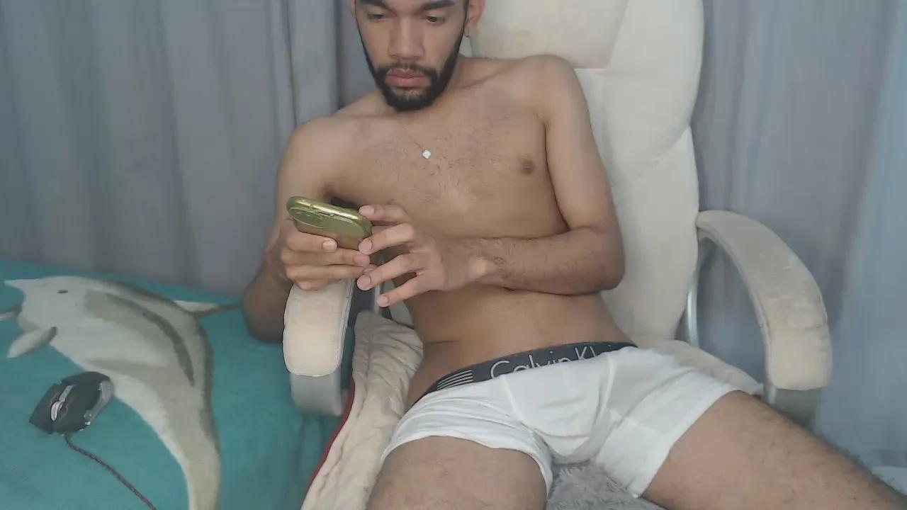 Offline andresnoir_ on Cam4