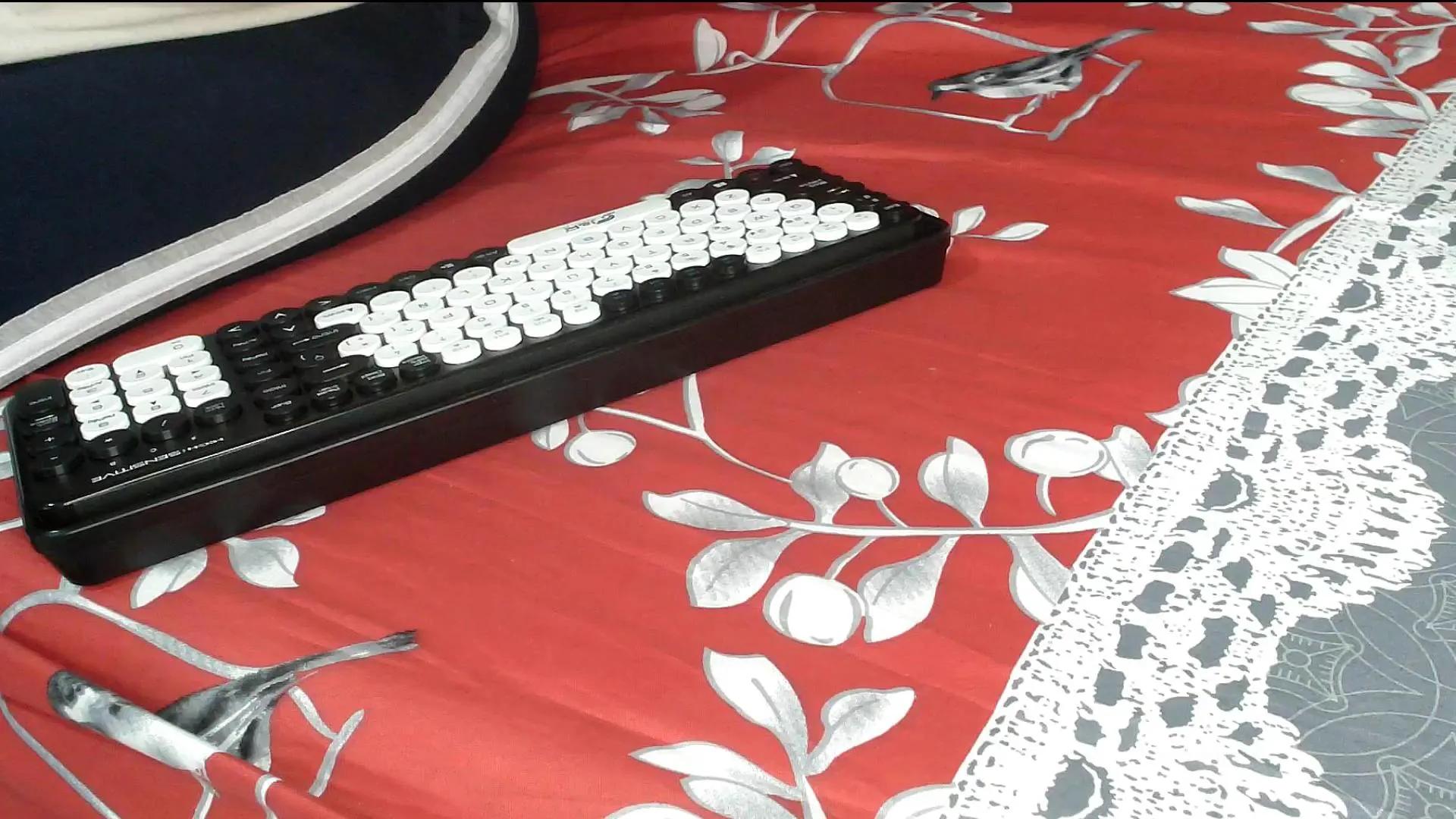 Offline angelainparis on Cam4