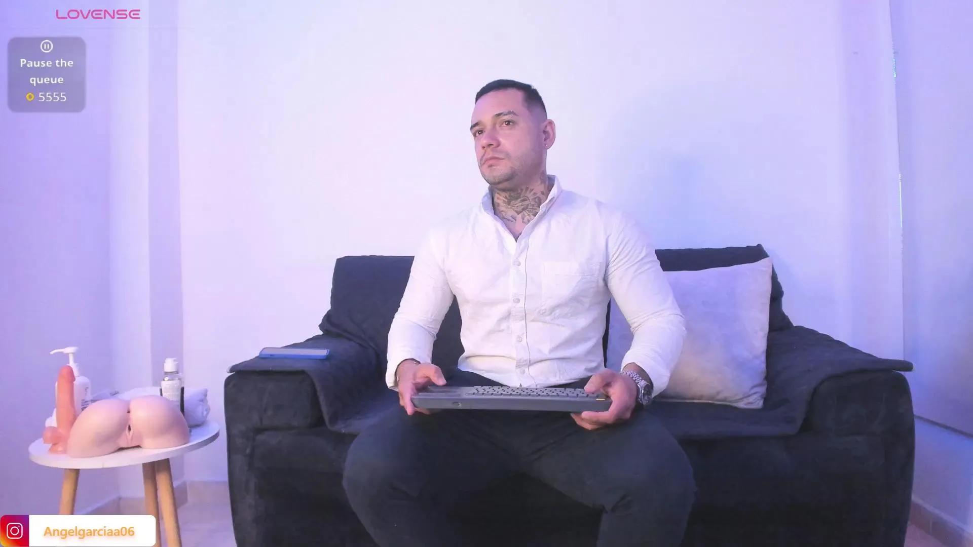 Offline Angelgarcia_2 on Cam4