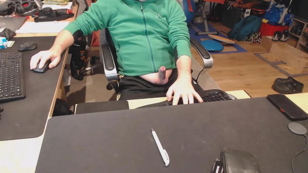 Offline armgai70 on Cam4