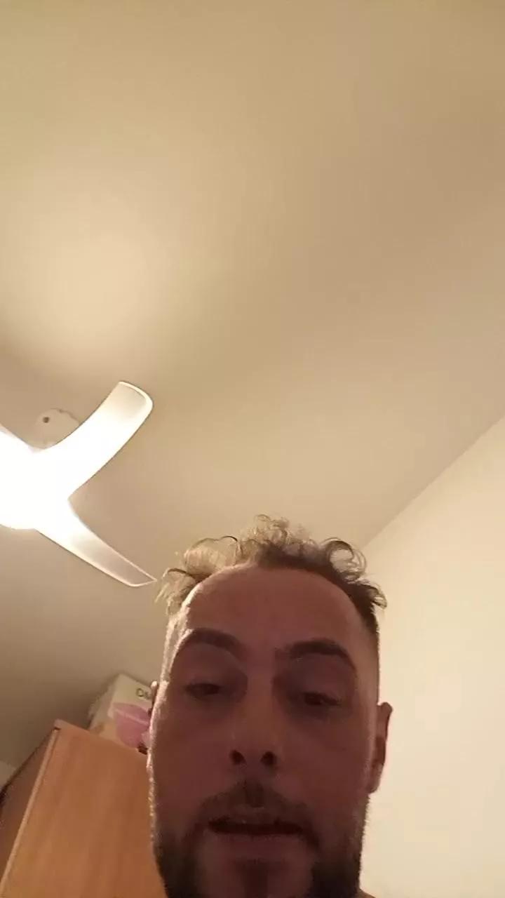 Offline Azox123er on Cam4