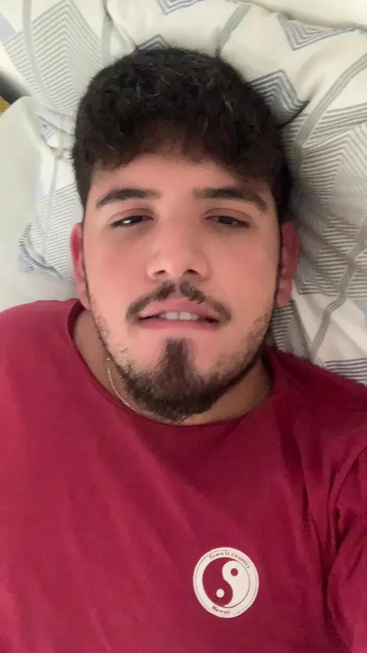 Offline Bbbtro on Cam4