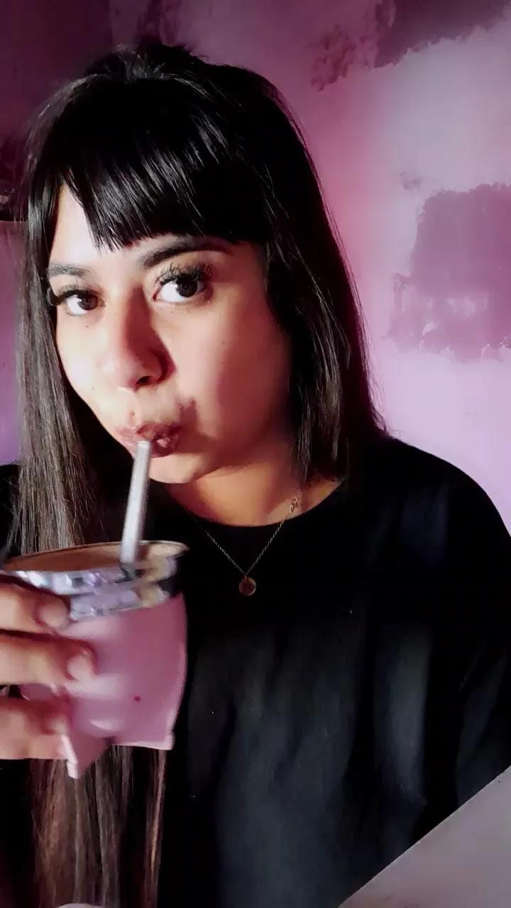 Offline Bebijuu23 on Cam4