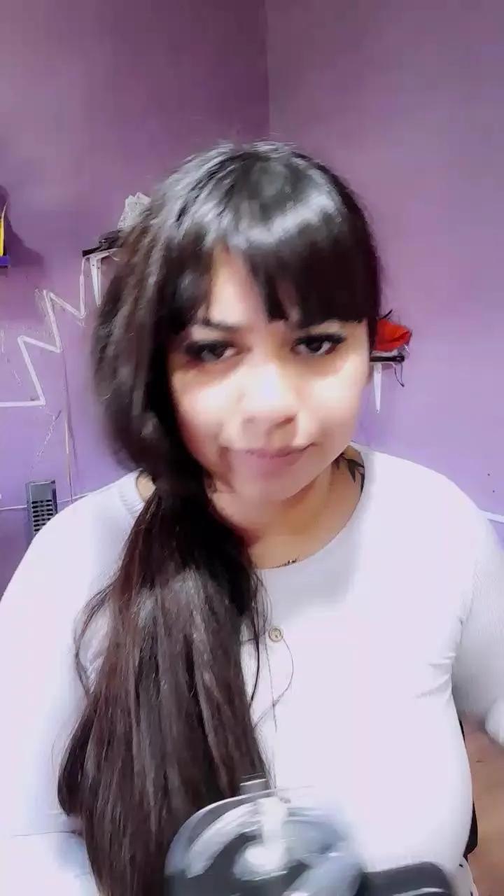 Offline Bebijuu23 on Cam4