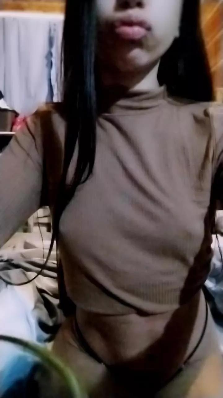 Offline Bratzhot on Cam4