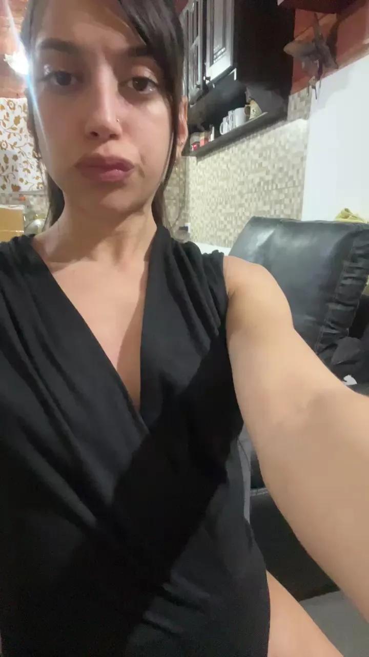 Offline Bratzhot on Cam4