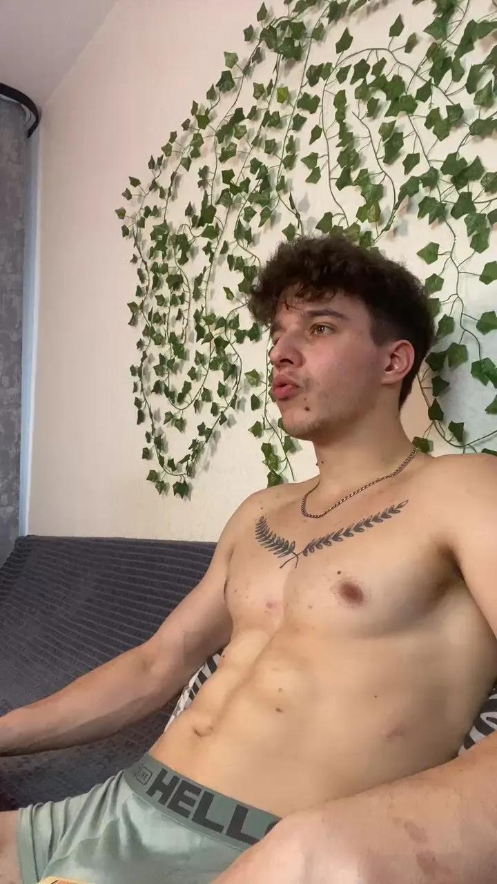 Offline bravo_maestro on Cam4