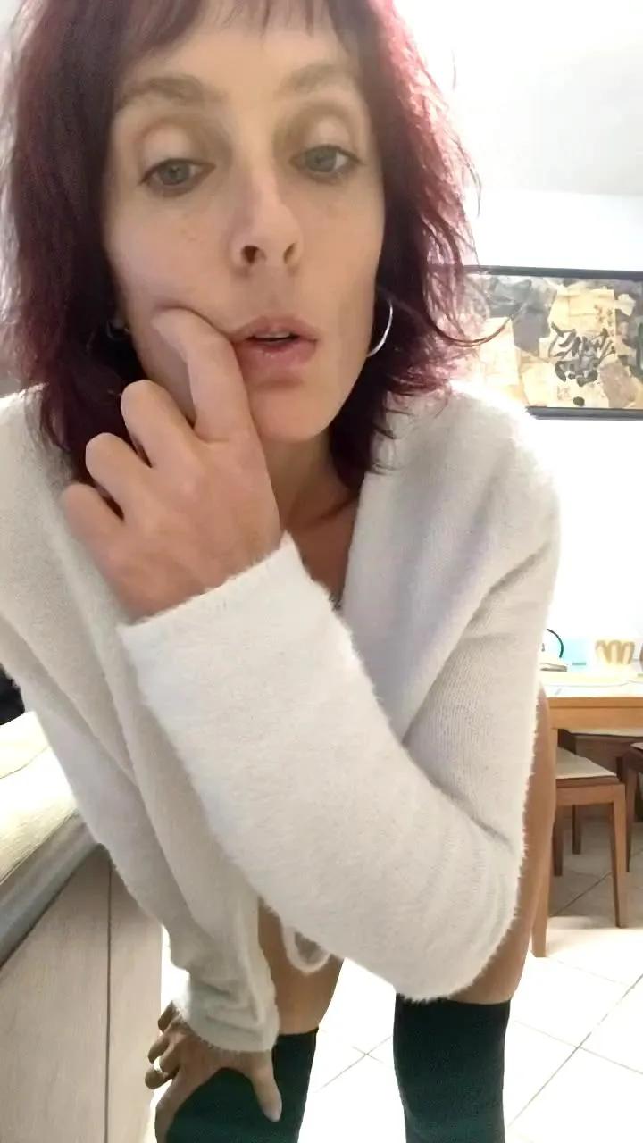 Offline Caledoniax2 on Cam4