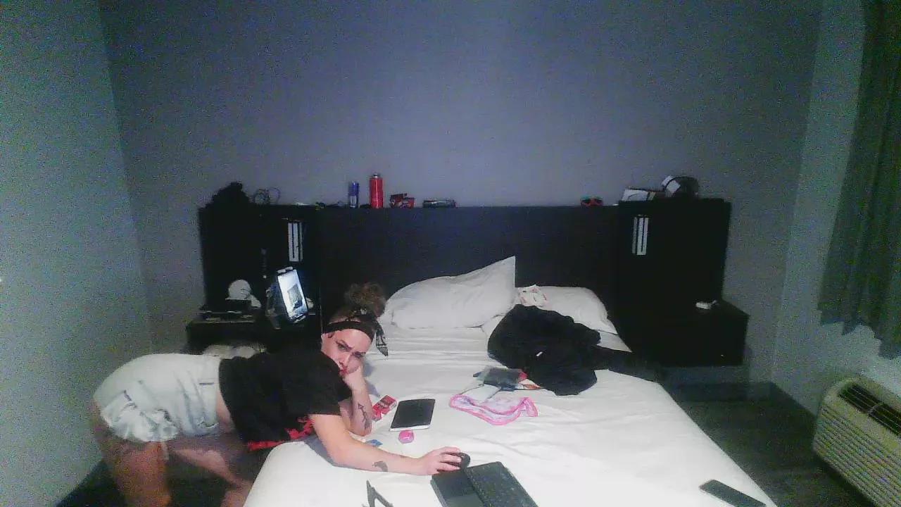 Offline Caliibaddie on Cam4