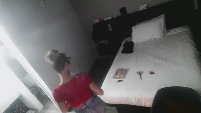 Offline Caliibaddie on Cam4