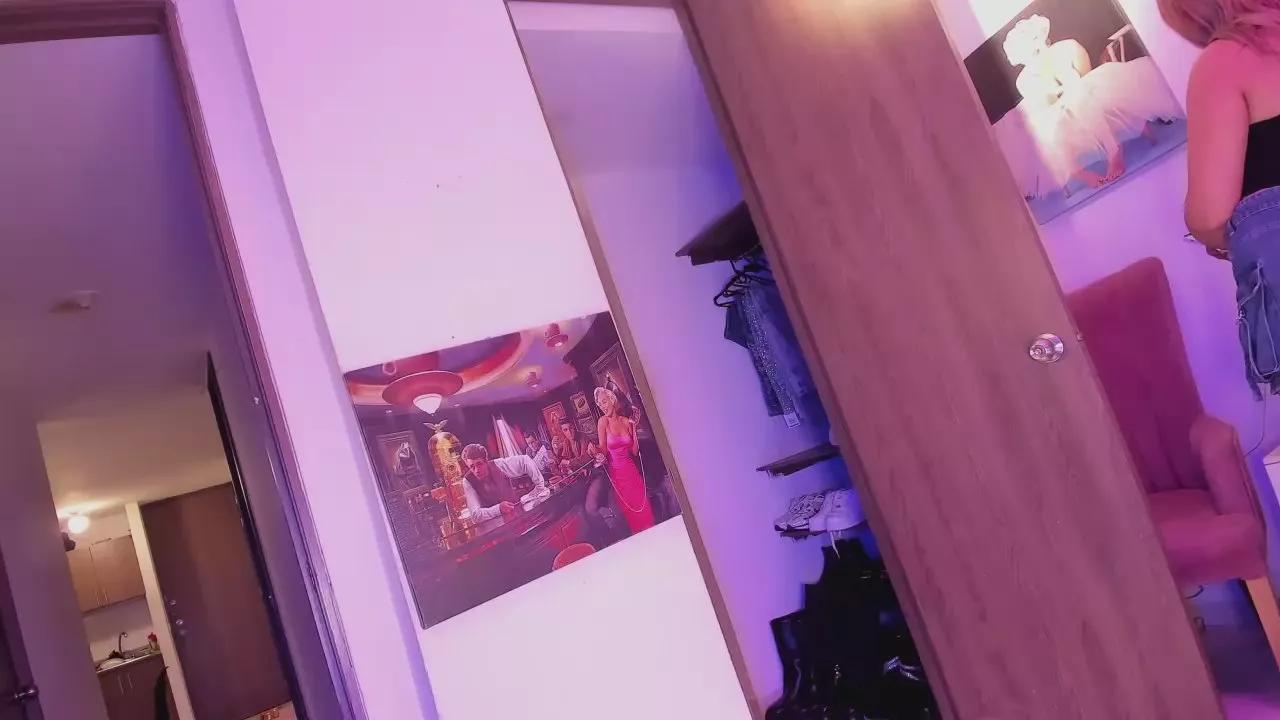 Offline CameronDiazz on Cam4