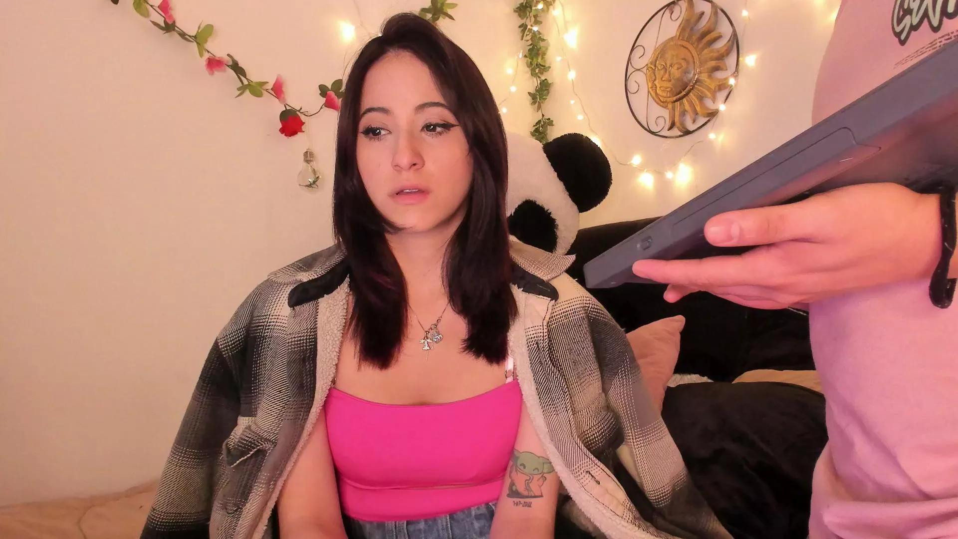 Offline Carlaxdreams on Cam4