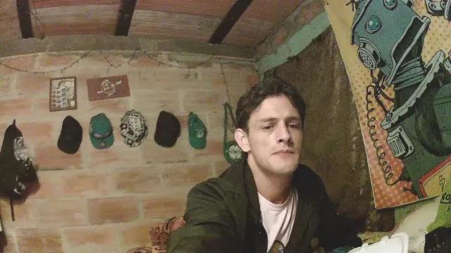 Offline carlos9180 on Cam4