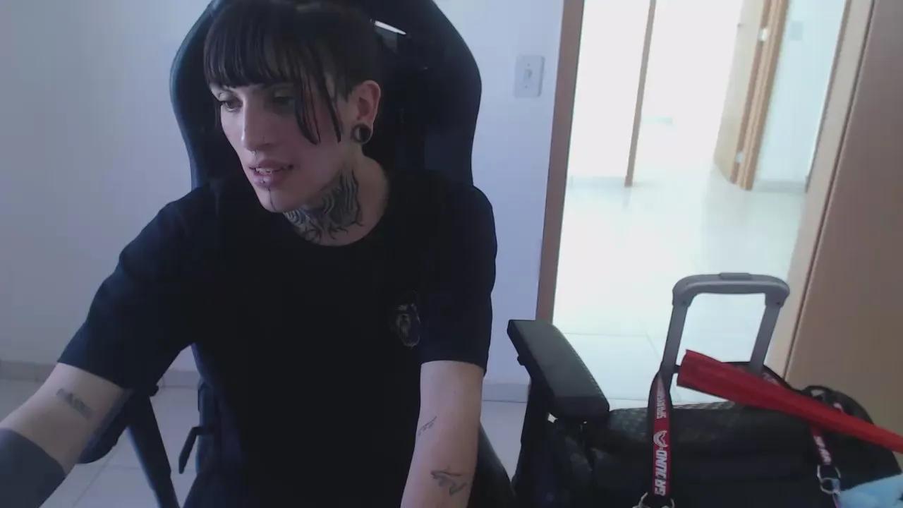 Offline charlotbelucci_ on Cam4