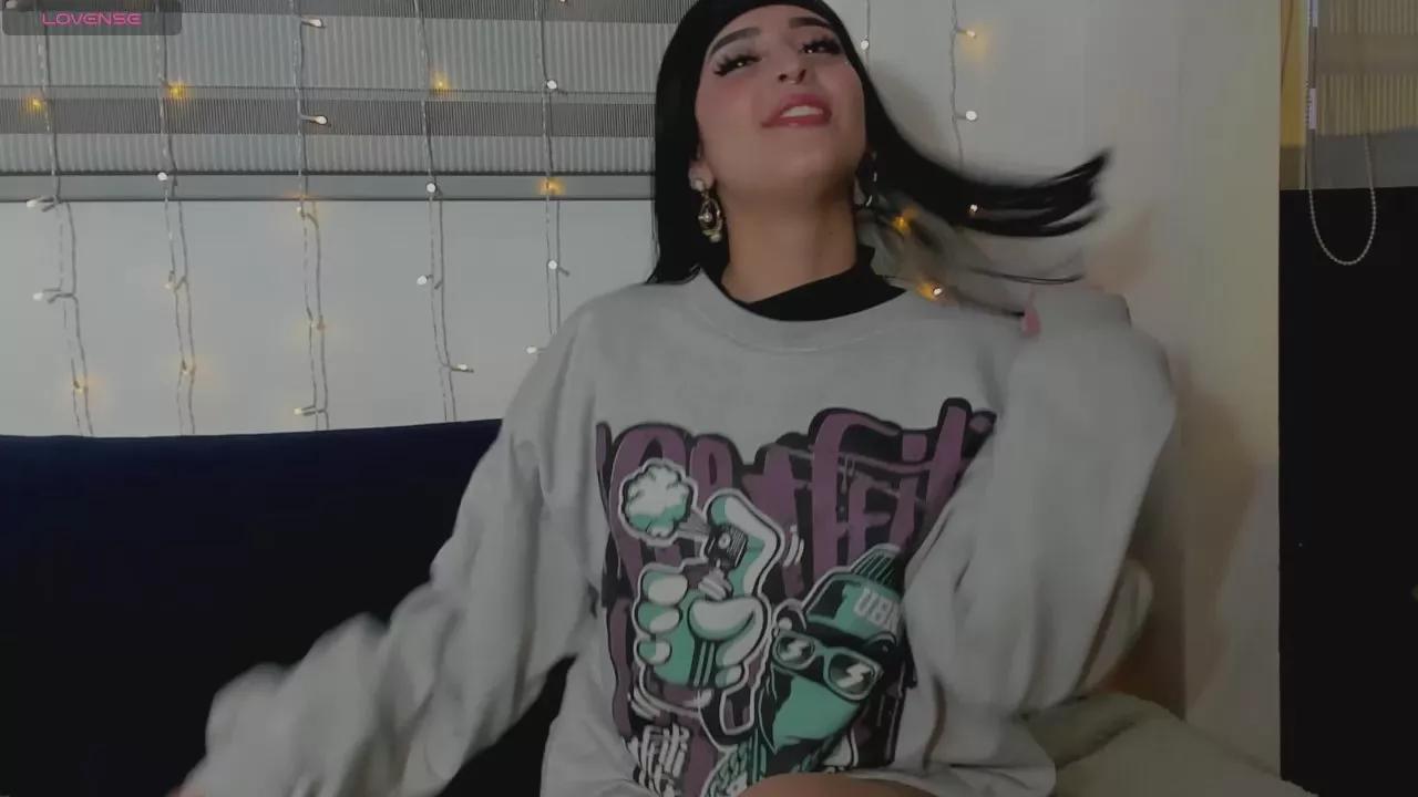 Offline Charlotte_greys on Cam4