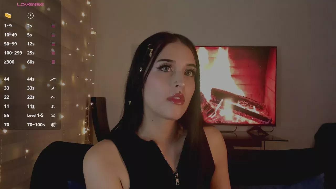 Offline Charlotte_greys on Cam4