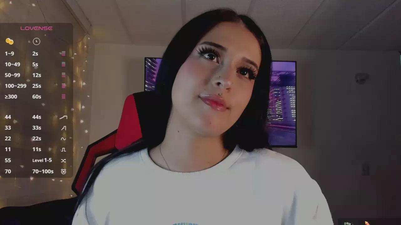 Offline Charlotte_greys on Cam4