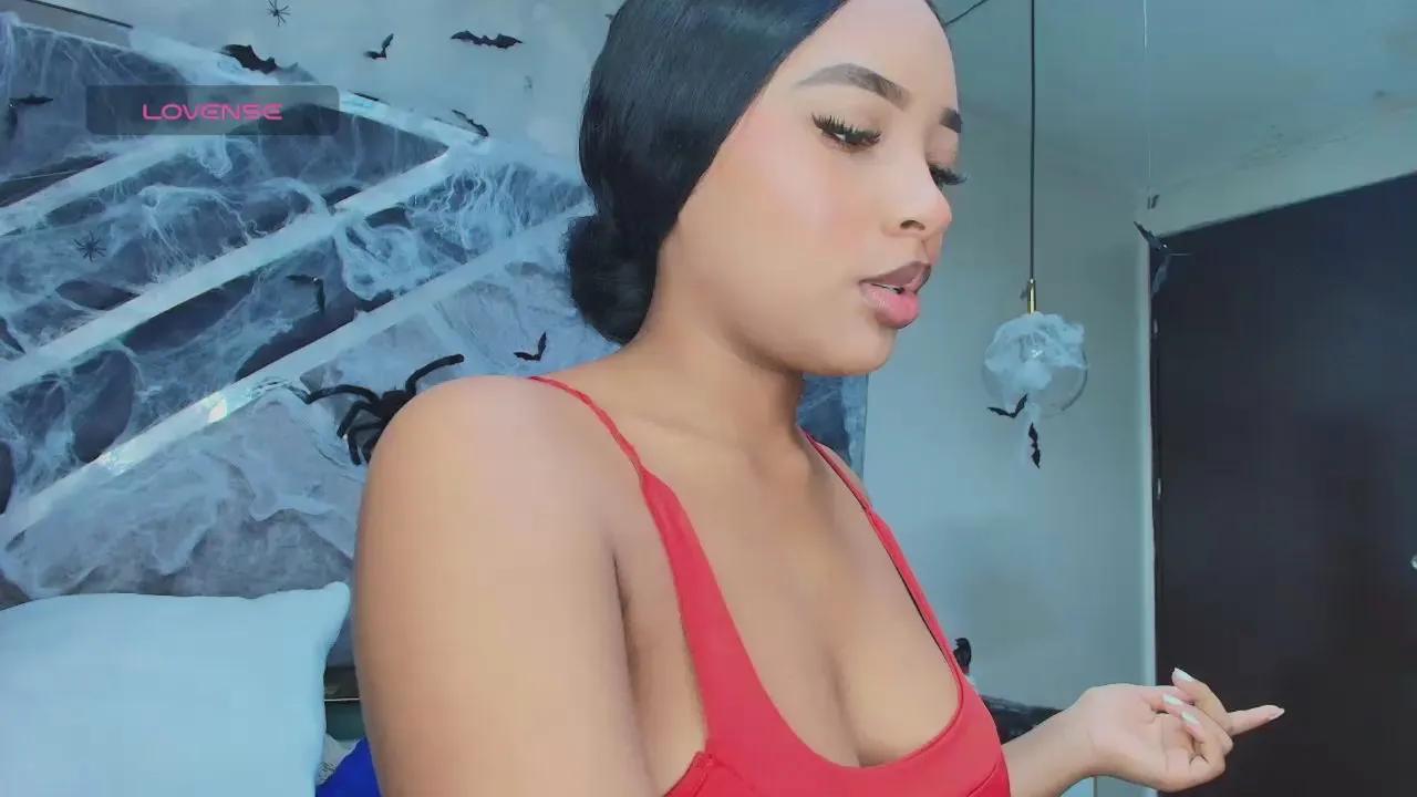 Offline charlottewalker on Cam4