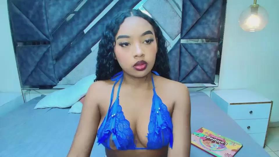 Offline charlottewalker on Cam4