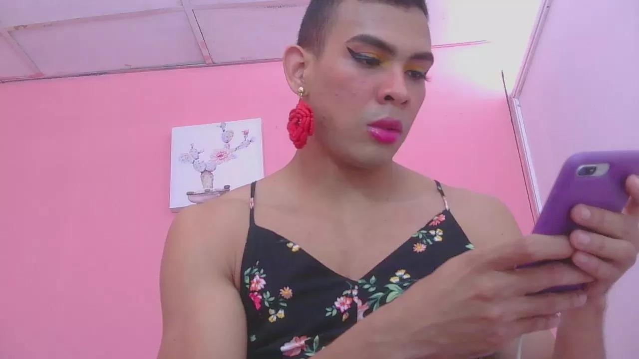 Offline Coral_01 on Cam4