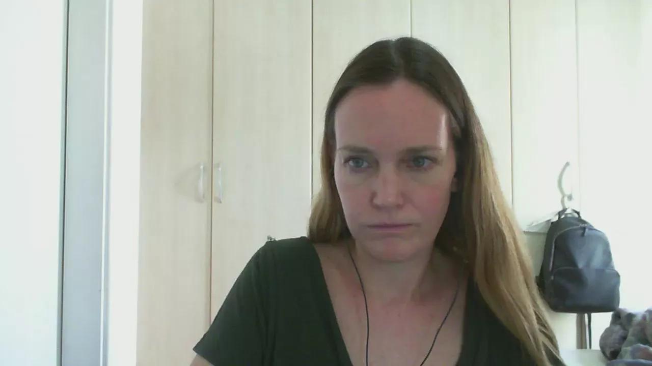 Offline CrazyAnny1 on Cam4