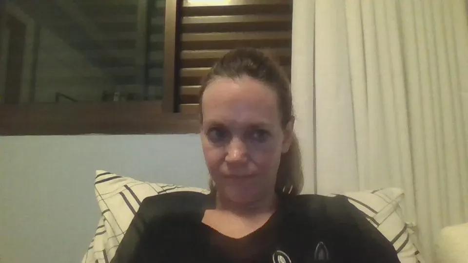 Offline CrazyAnny1 on Cam4