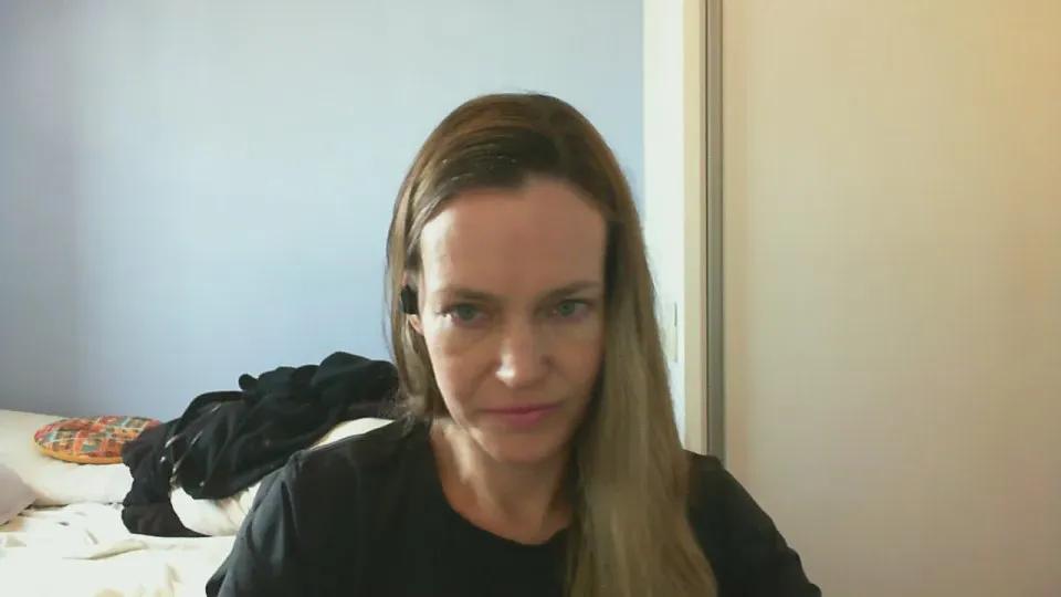 Offline CrazyAnny1 on Cam4