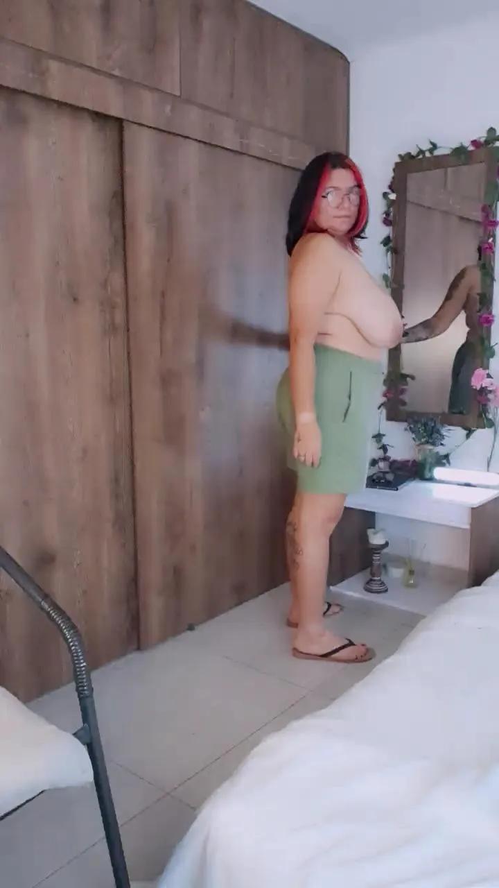 Offline CrazyMom69 on Cam4