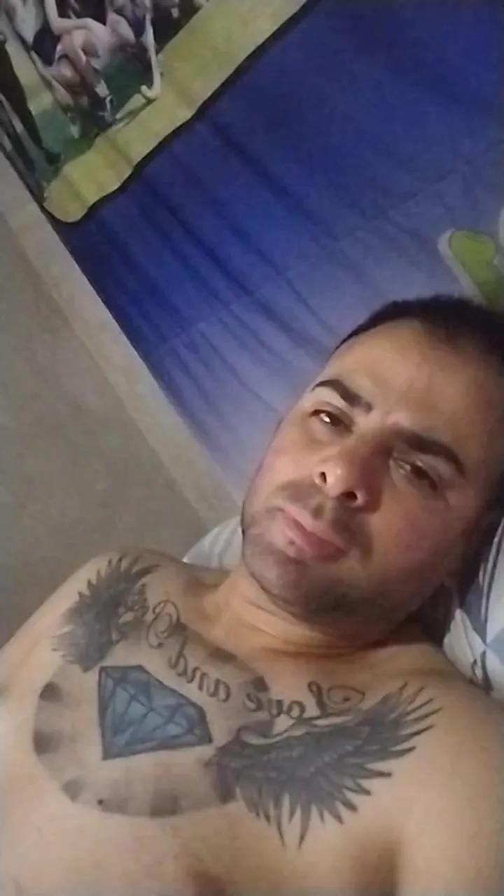 Offline Crsstianhot2289 on Cam4