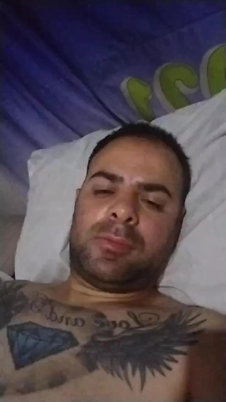 Offline Crsstianhot2289 on Cam4