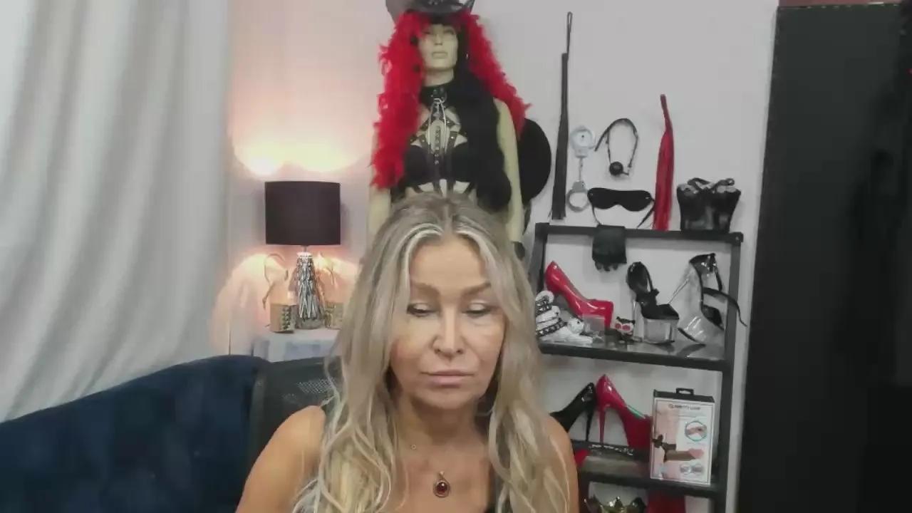 Offline crystal__xxx on Cam4