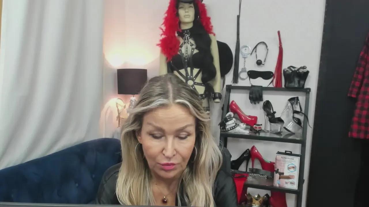 Offline crystal__xxx on Cam4