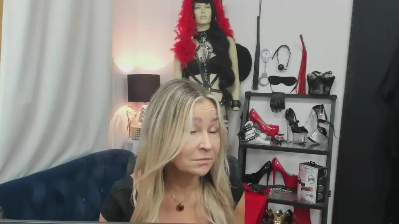 Offline crystal__xxx on Cam4