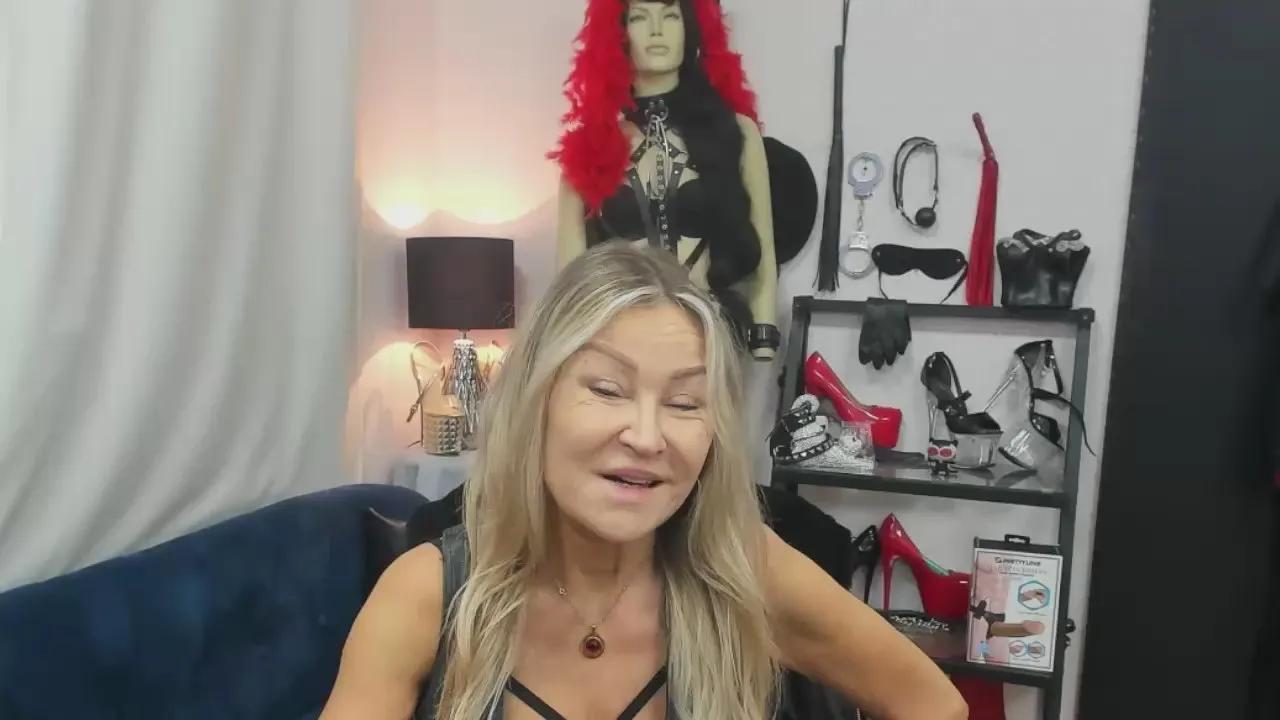 Offline crystal__xxx on Cam4