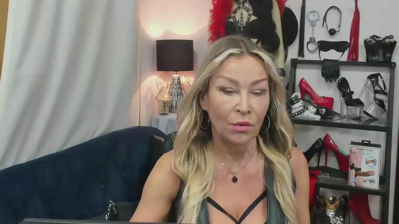 Offline crystal__xxx on Cam4