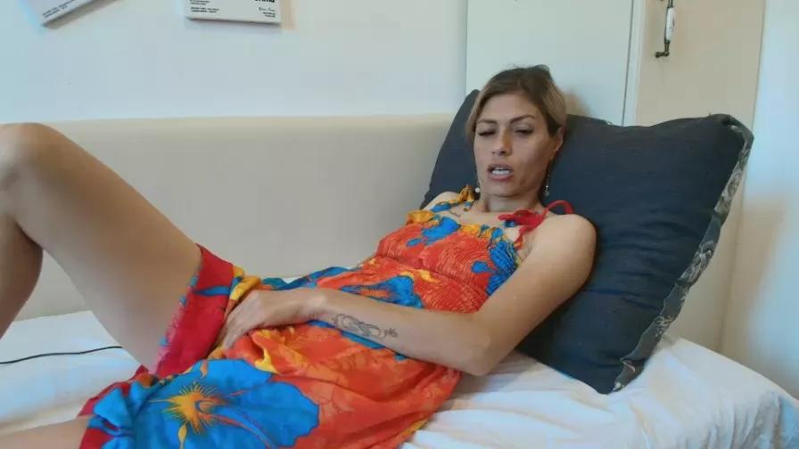 Offline Crystynalove on Cam4