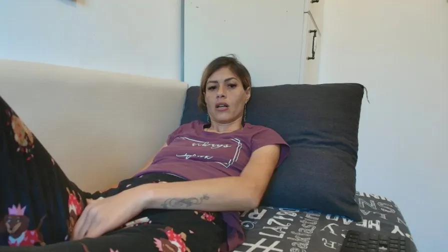 Offline Crystynalove on Cam4