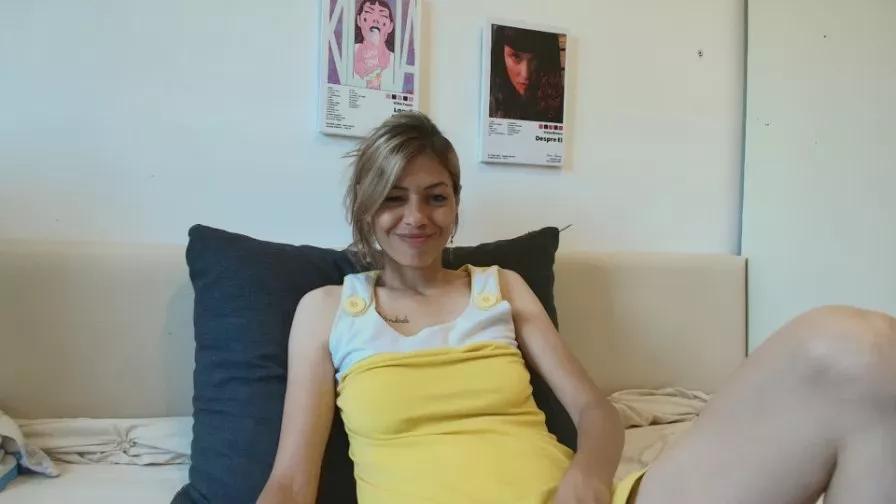 Offline Crystynalove on Cam4