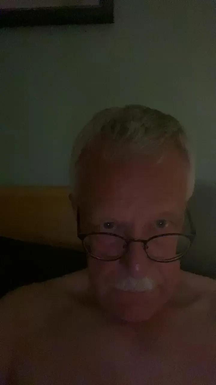 Offline cumboy63 on Cam4