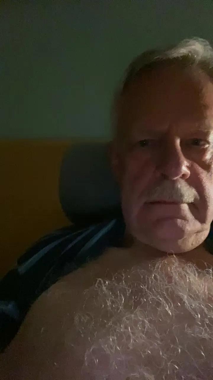 Offline cumboy63 on Cam4