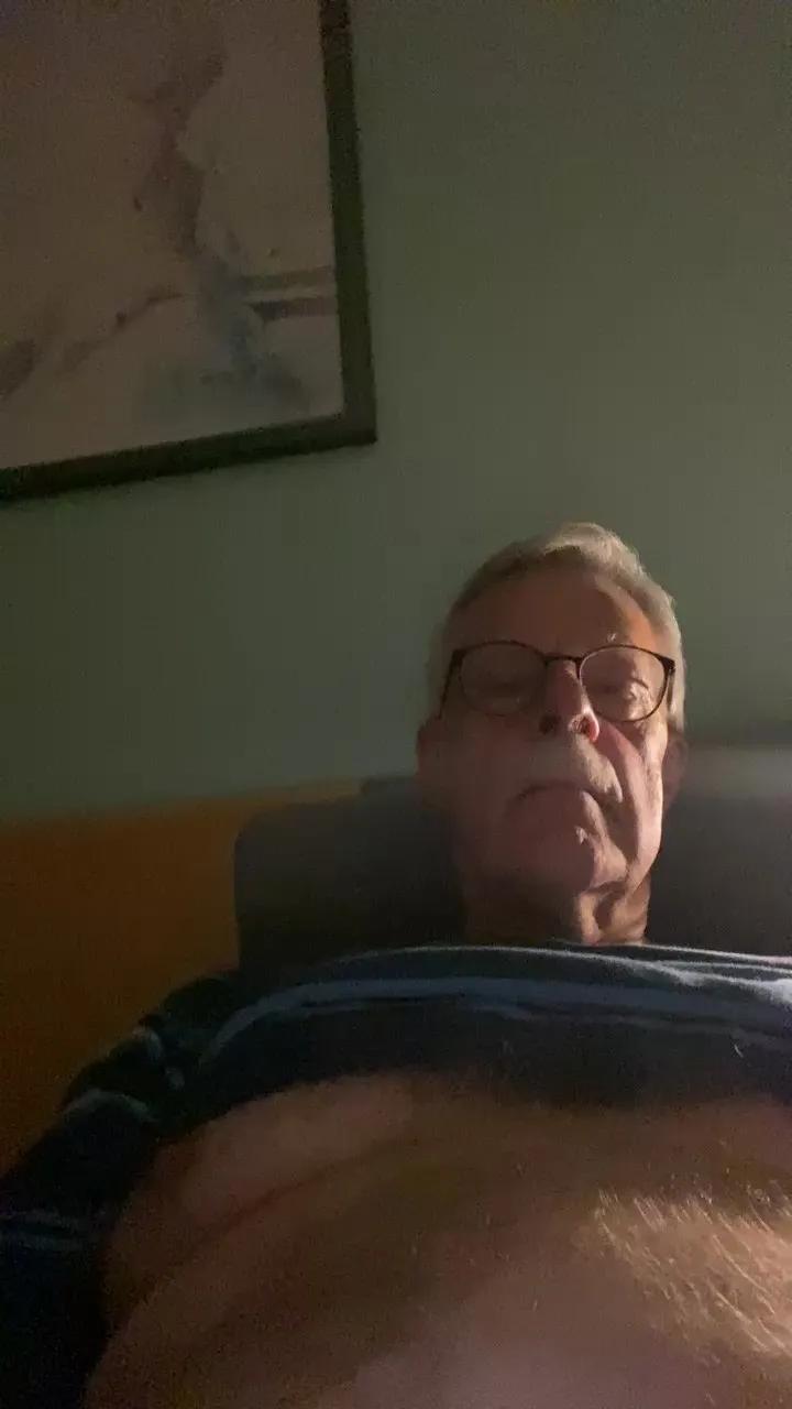 Offline cumboy63 on Cam4