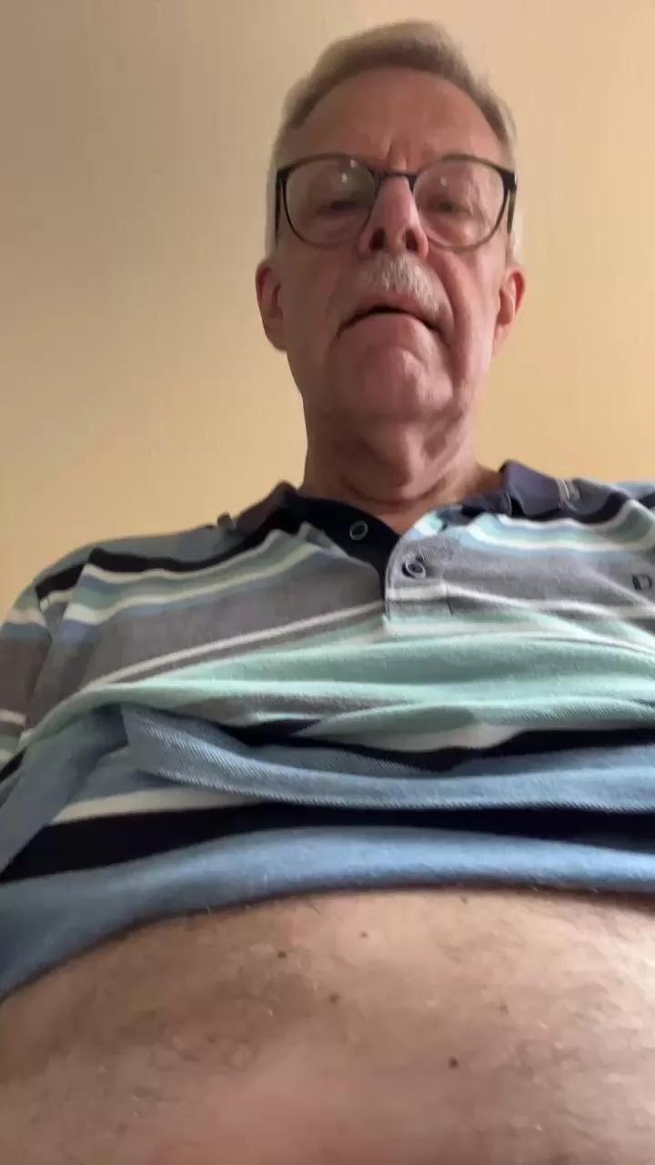 Offline cumboy63 on Cam4