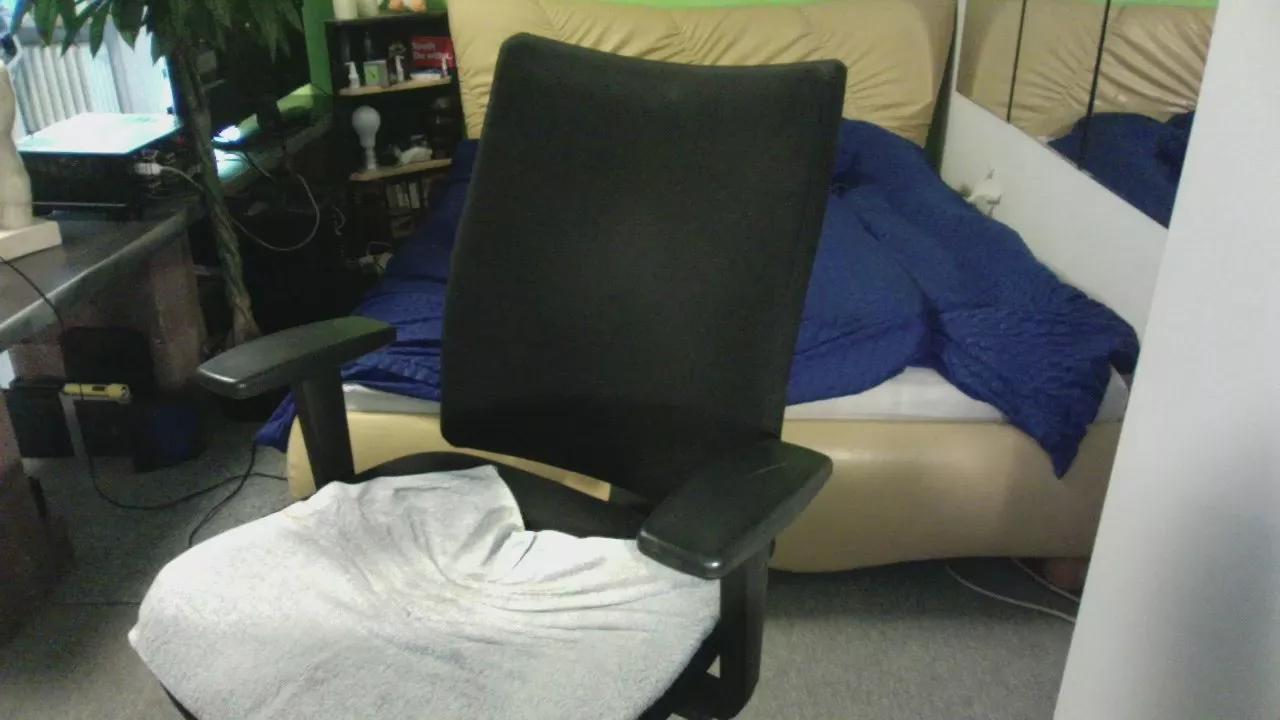 Offline cumloverbln on Cam4