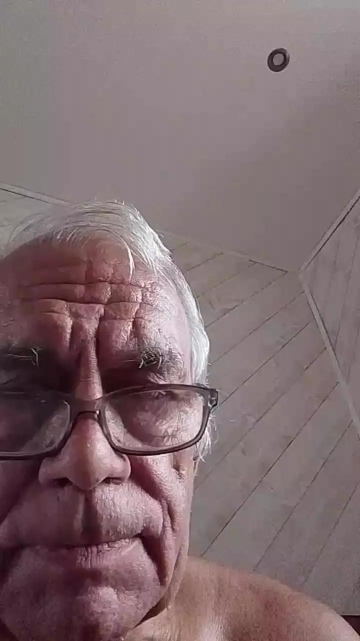 Offline Cummer51 on Cam4