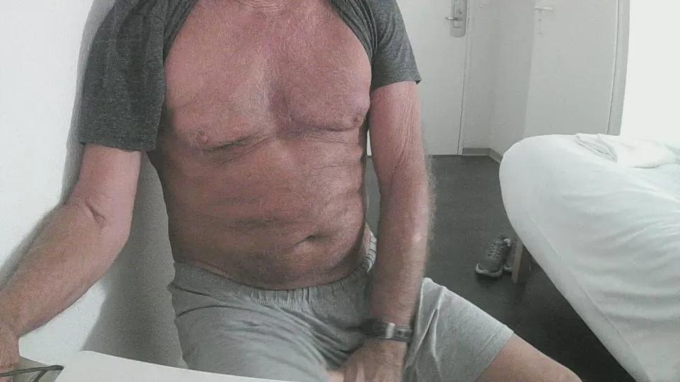 Offline cyrano64 on Cam4