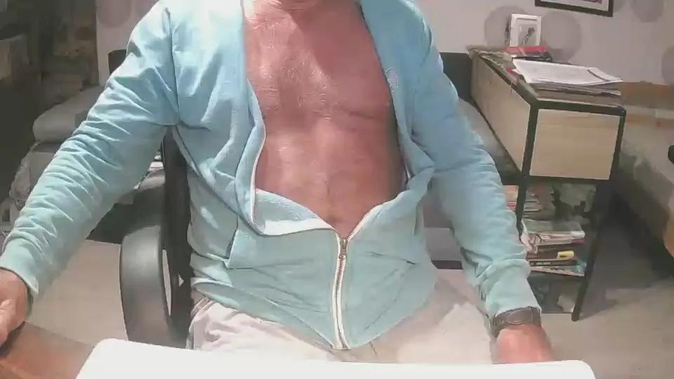 Offline cyrano64 on Cam4