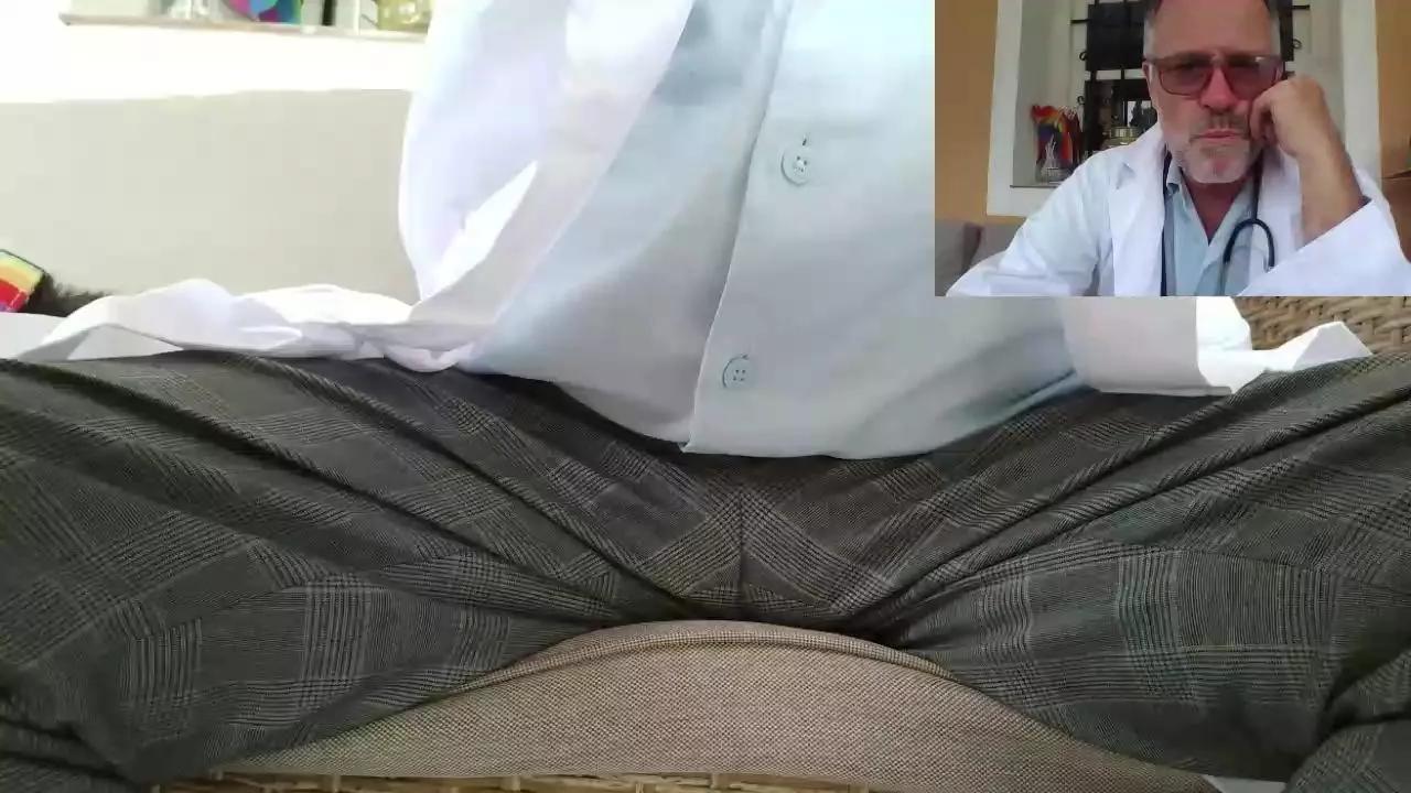 Daddybearvlc on Cam4 