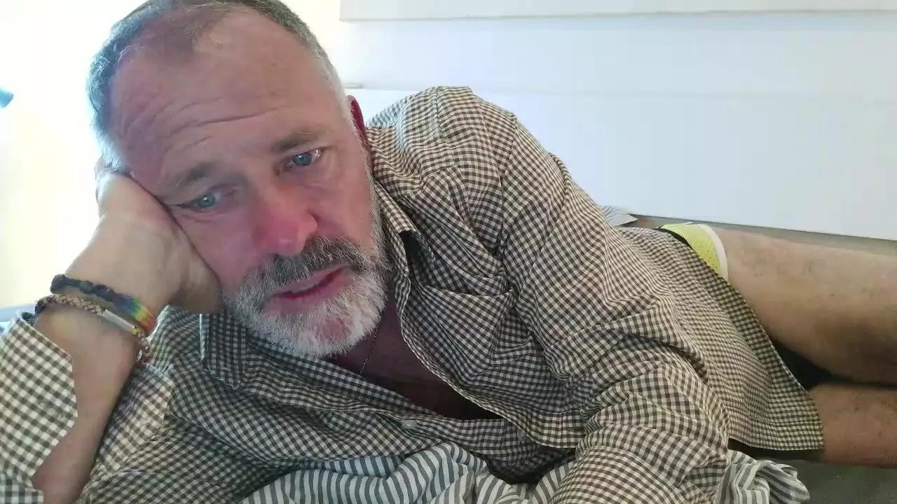 Daddybearvlc on Cam4 