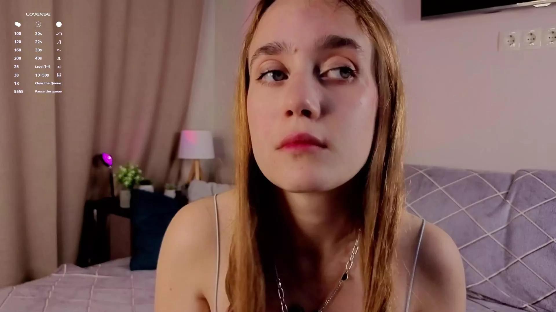 DollyGearing on Cam4 