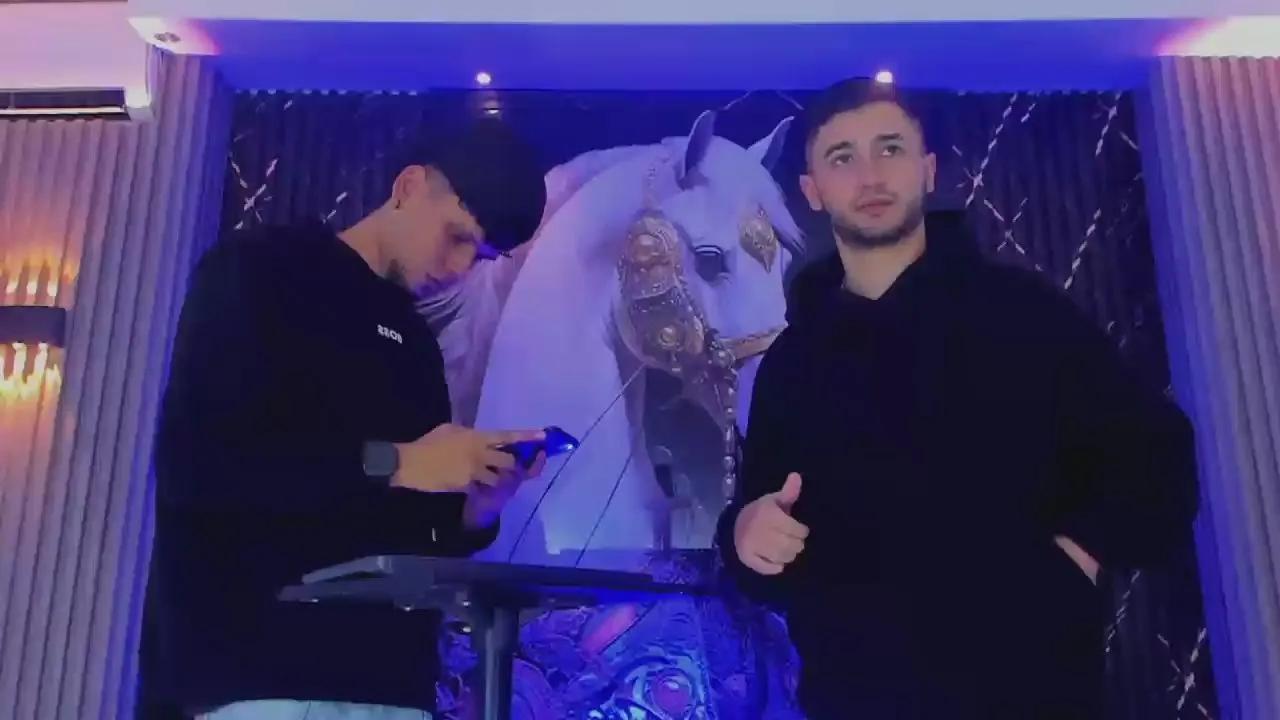 Offline Dominic_Max on Cam4